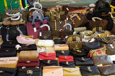 app to find out if bags are fake|counterfeit designer purses.